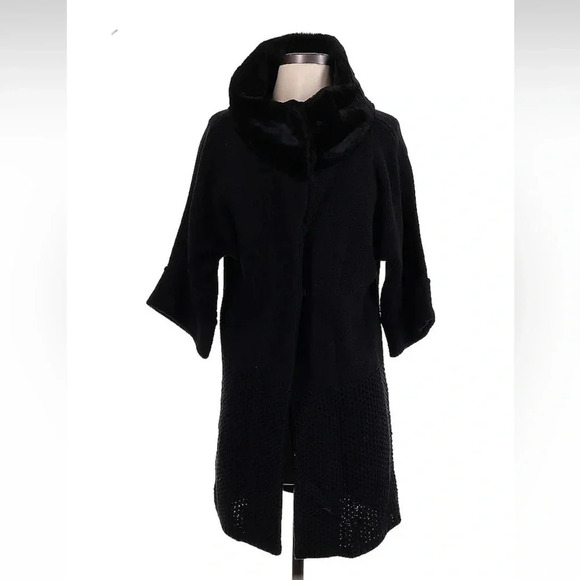 Ann Taylor | Black 3/4 Length Sleeve Merino Wool Cardigan Faux Fur Collar XS EUC - Picture 3 of 9